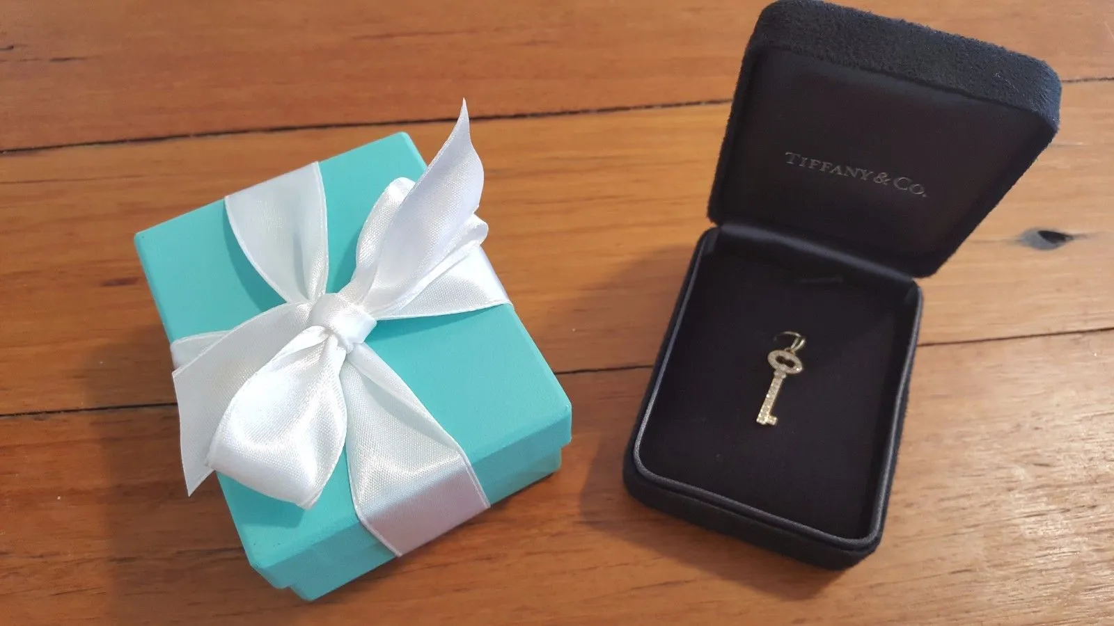 Tiffany & Co 0.14tcw Diamond and 18ct Yellow Gold Vintage 1 inch Key RRP $3300